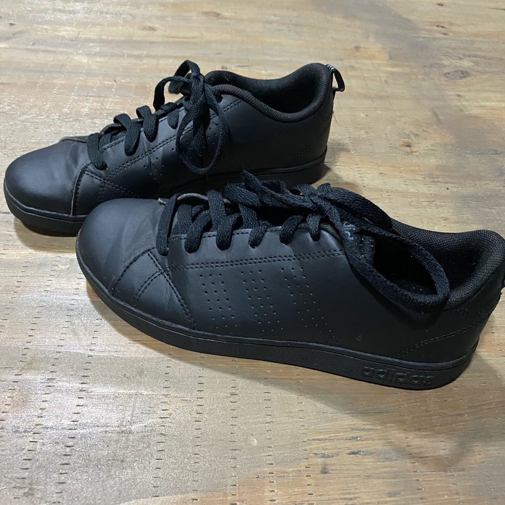 Adidas Baseline shoes size youth 4